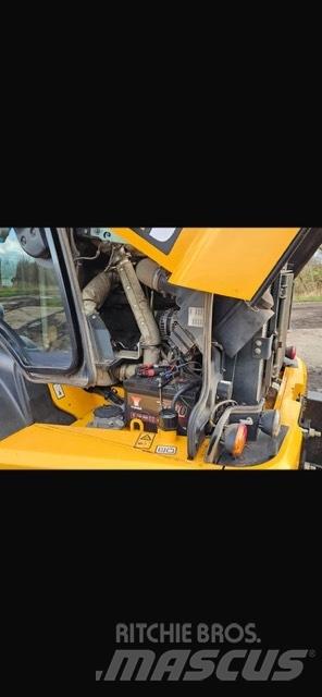 JCB TM 320 S Poljoprivredni teleskopski utovarivači