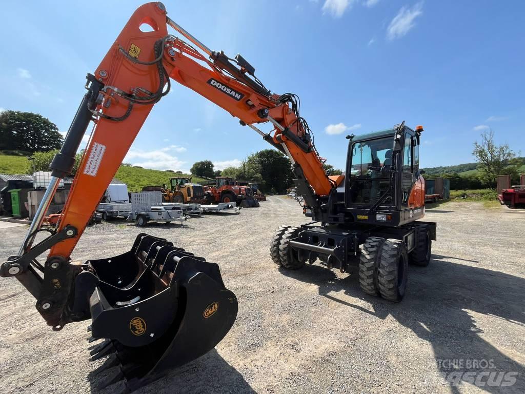 Develon DX 100 W-7 Bageri točkaši