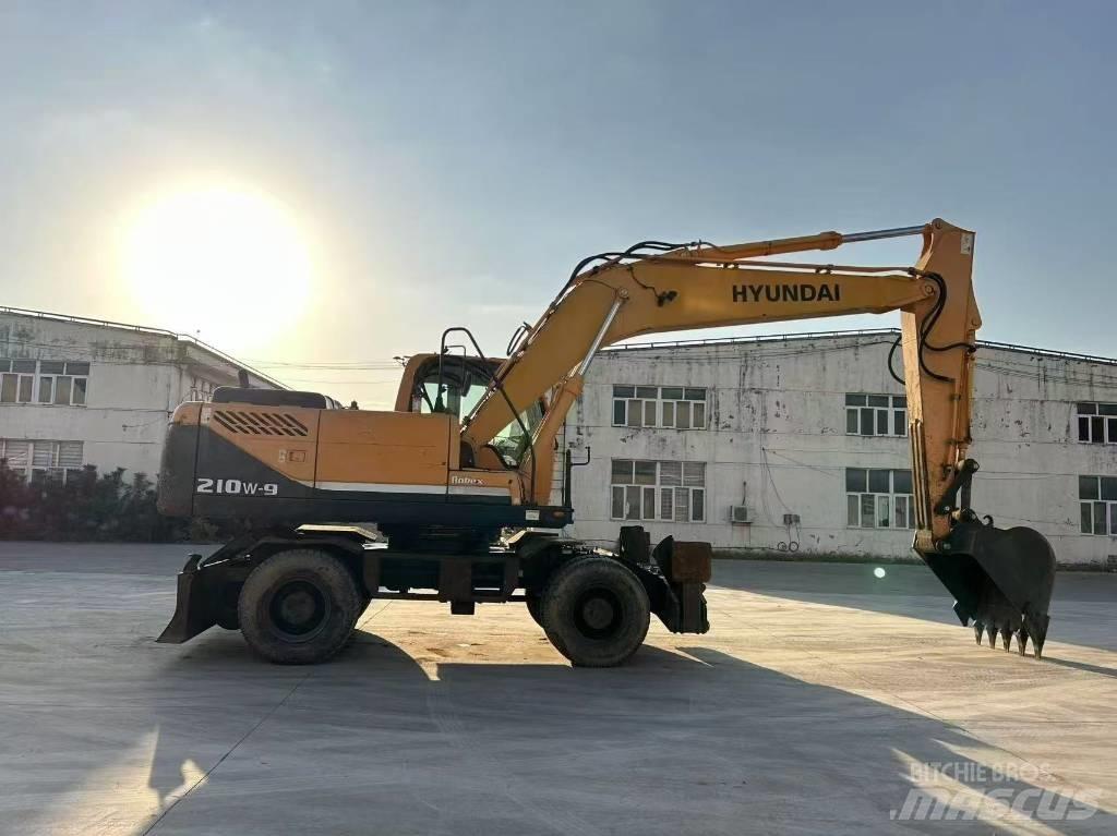Hyundai 210W-9 Bageri točkaši