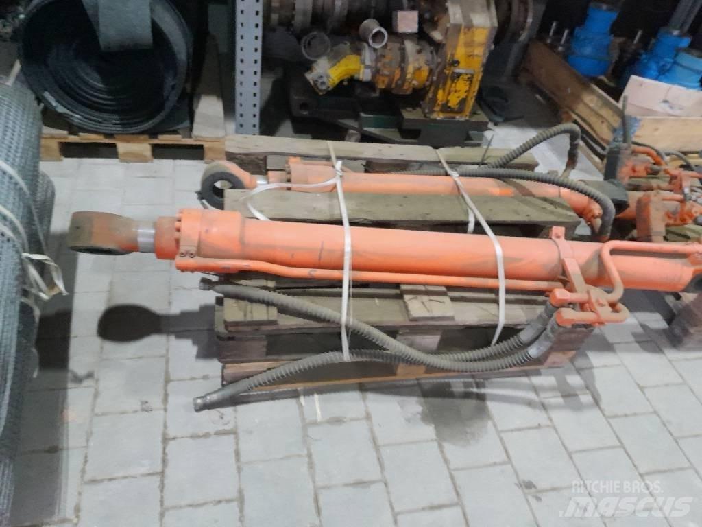 Hitachi ZX 210 Bageri guseničari