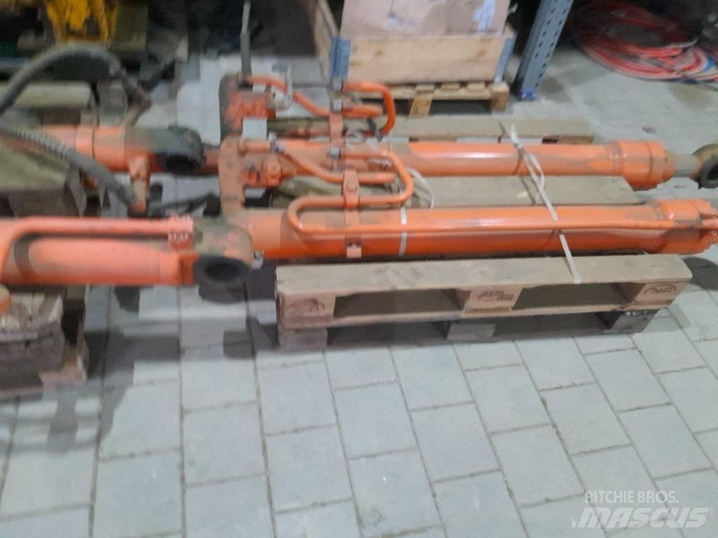 Hitachi ZX 210 Bageri guseničari
