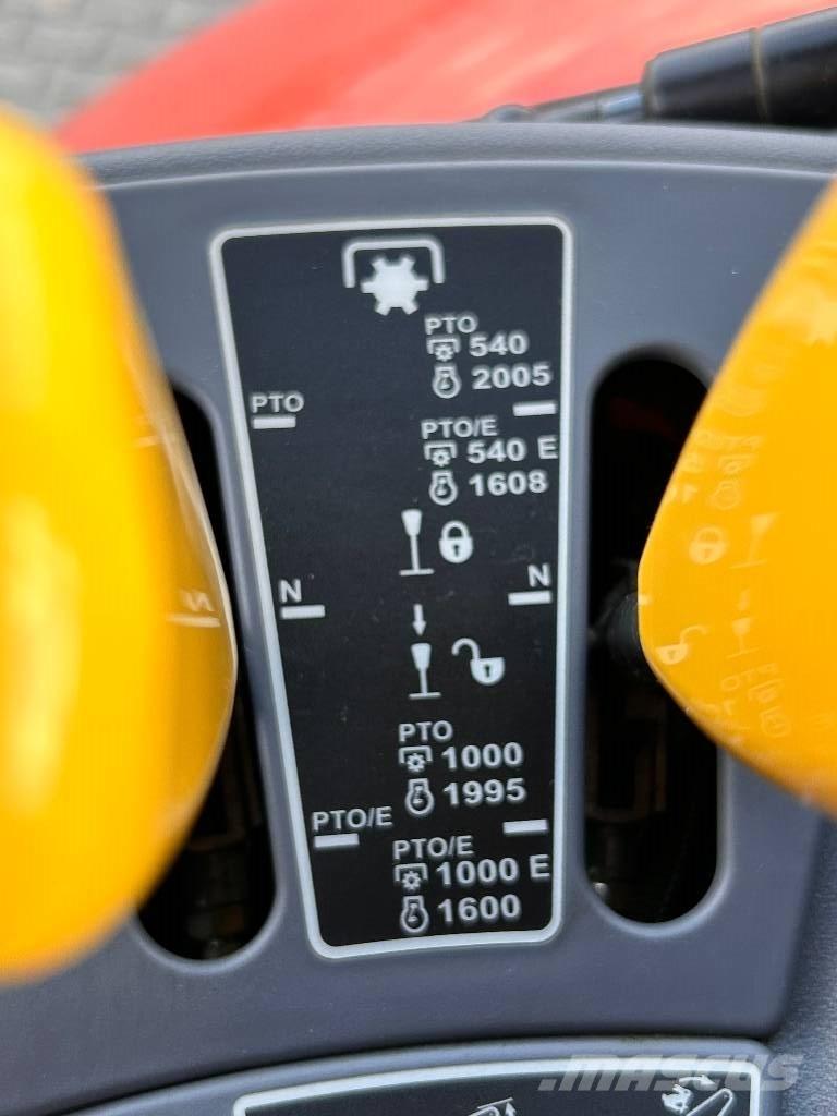 Kubota M 7153 Traktori