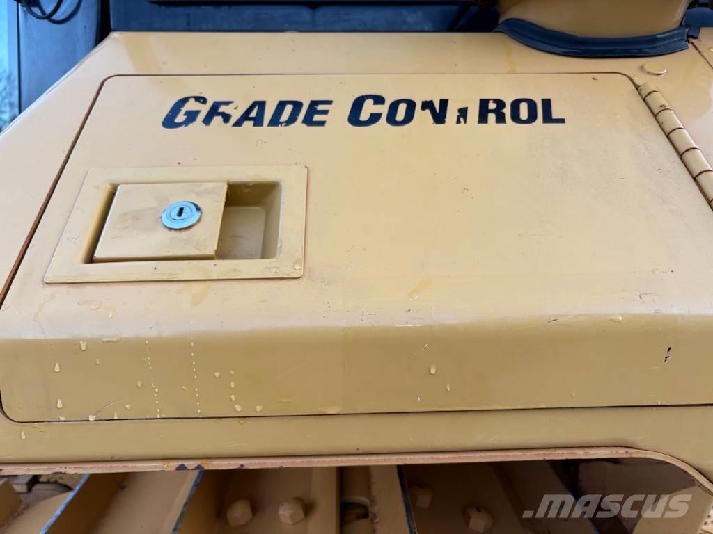 CAT D 6 N XL Buldožeri guseničari