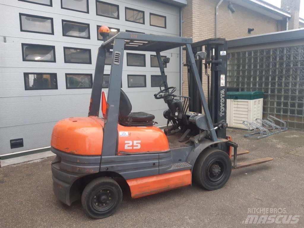 Toyota 6 FDF 25 Dizelski viljuškari