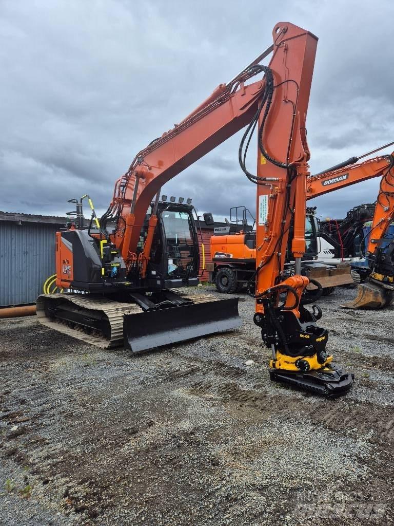Hitachi ZX 135 US -7 Bageri guseničari
