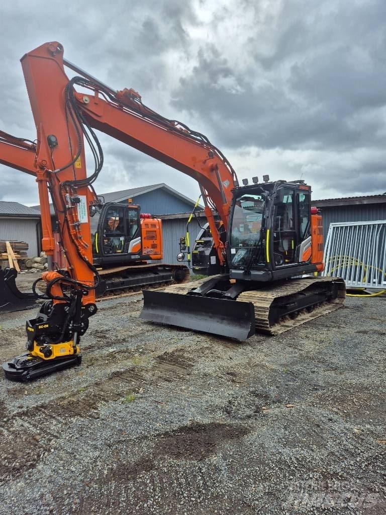 Hitachi ZX 135 US -7 Bageri guseničari