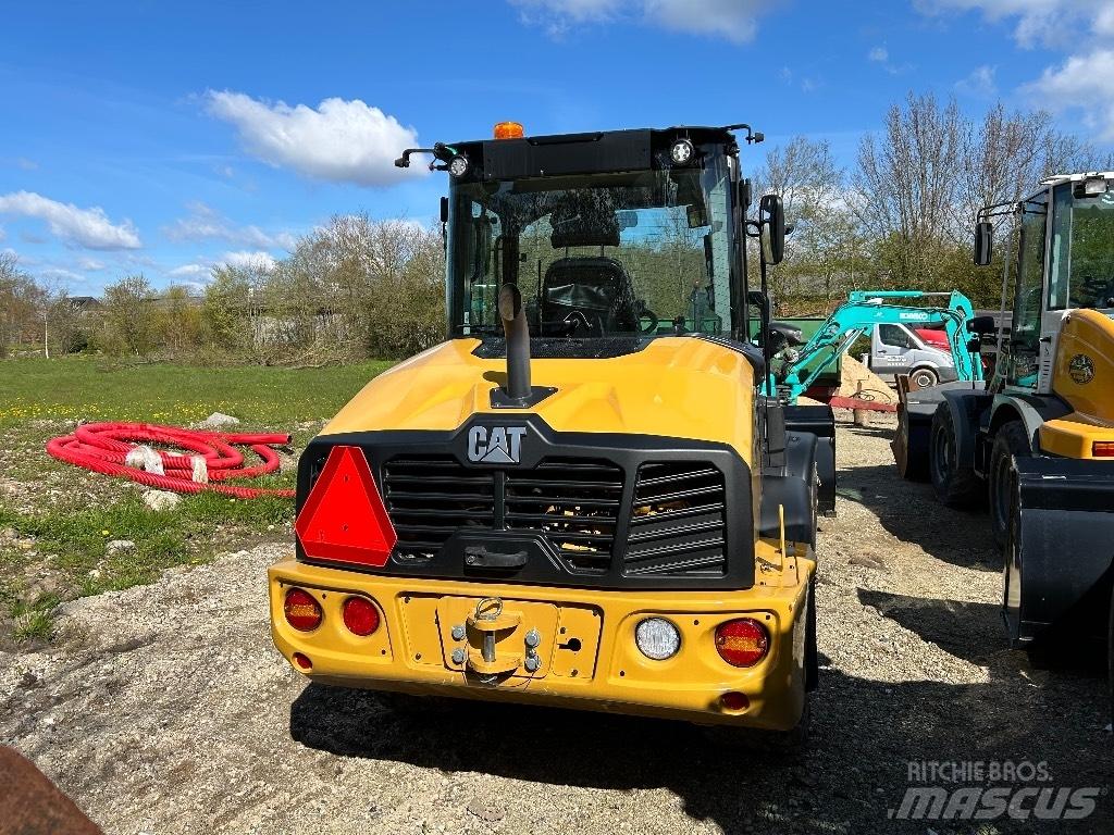 CAT 906 Utovarivači na točkove