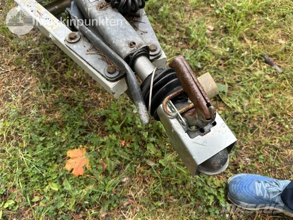 Dino 180 T Vučne prikolice se podiznom košarom