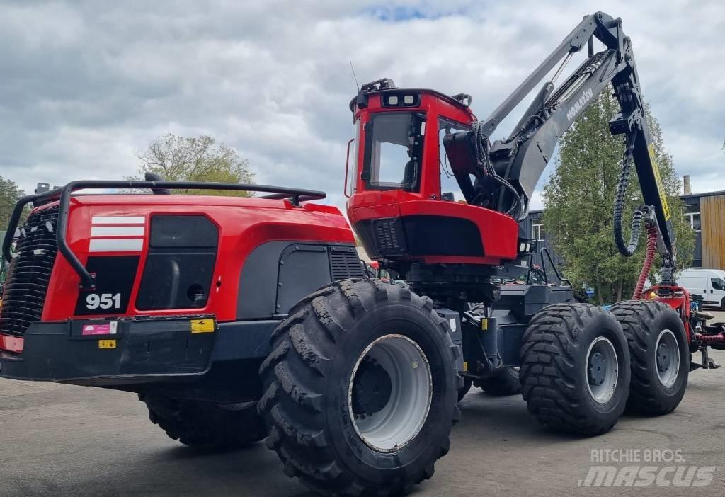 Komatsu 951 Harversteri