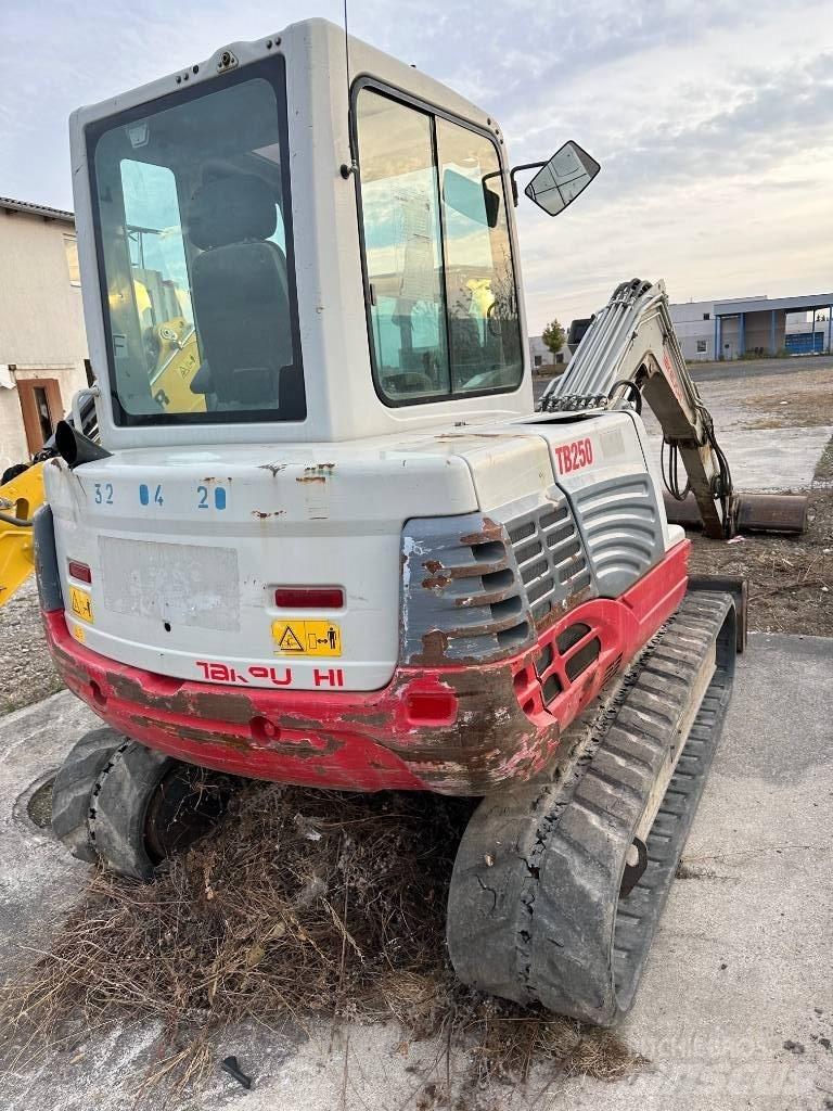 Takeuchi TB250 Mini bageri < 7t