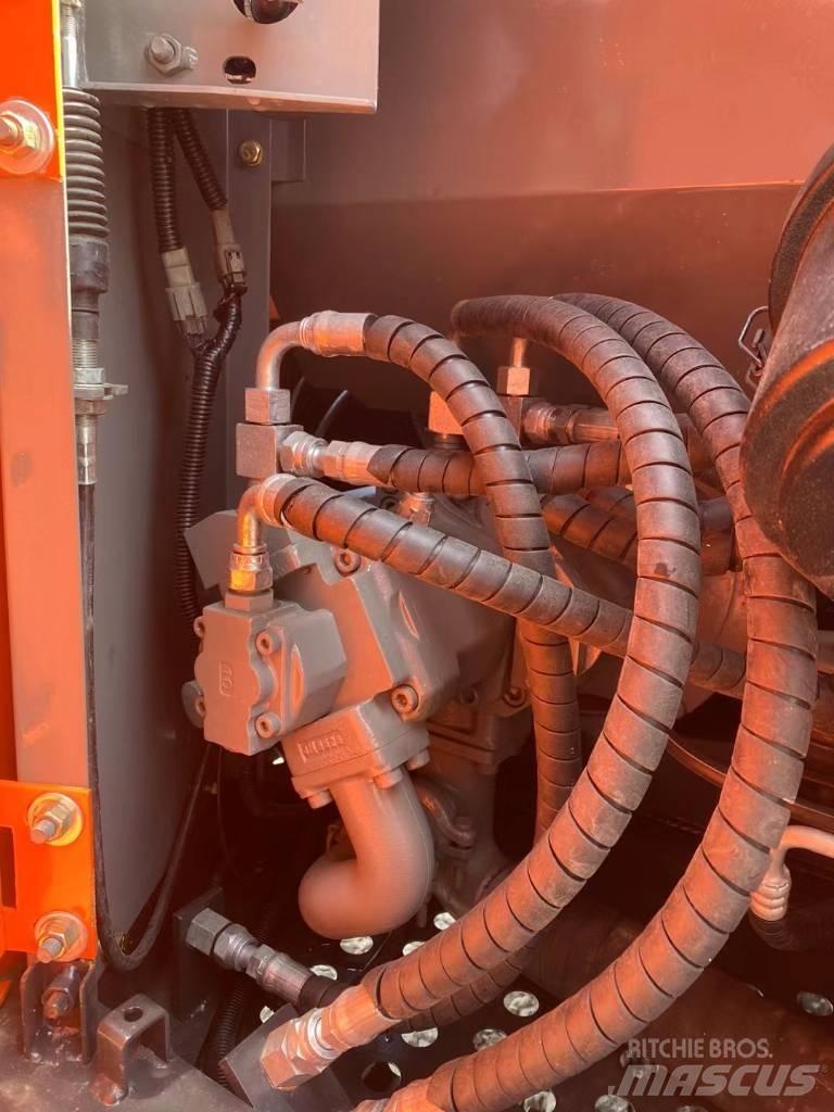 Hitachi 70-5A Bageri guseničari