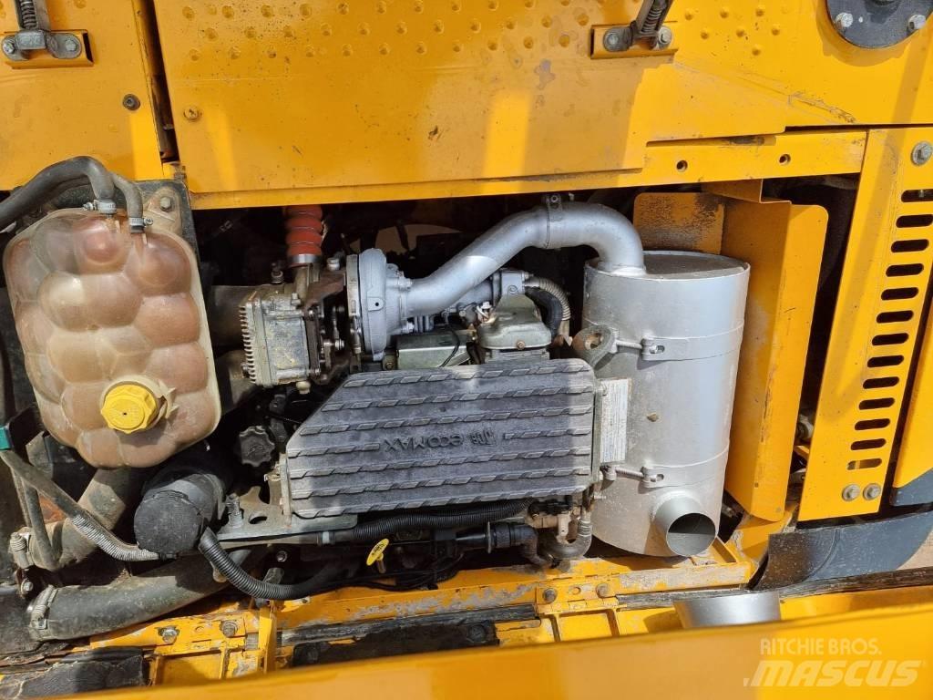 JCB JS 130 LC Bageri guseničari