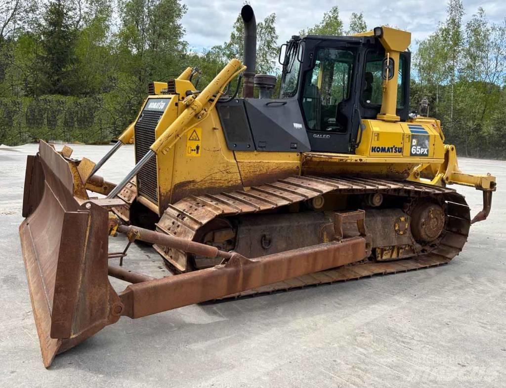 Komatsu D 65 PX-15 Buldožeri guseničari