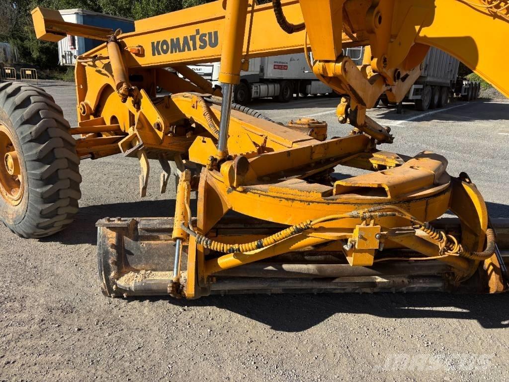 Komatsu GD 530 A Grejderi