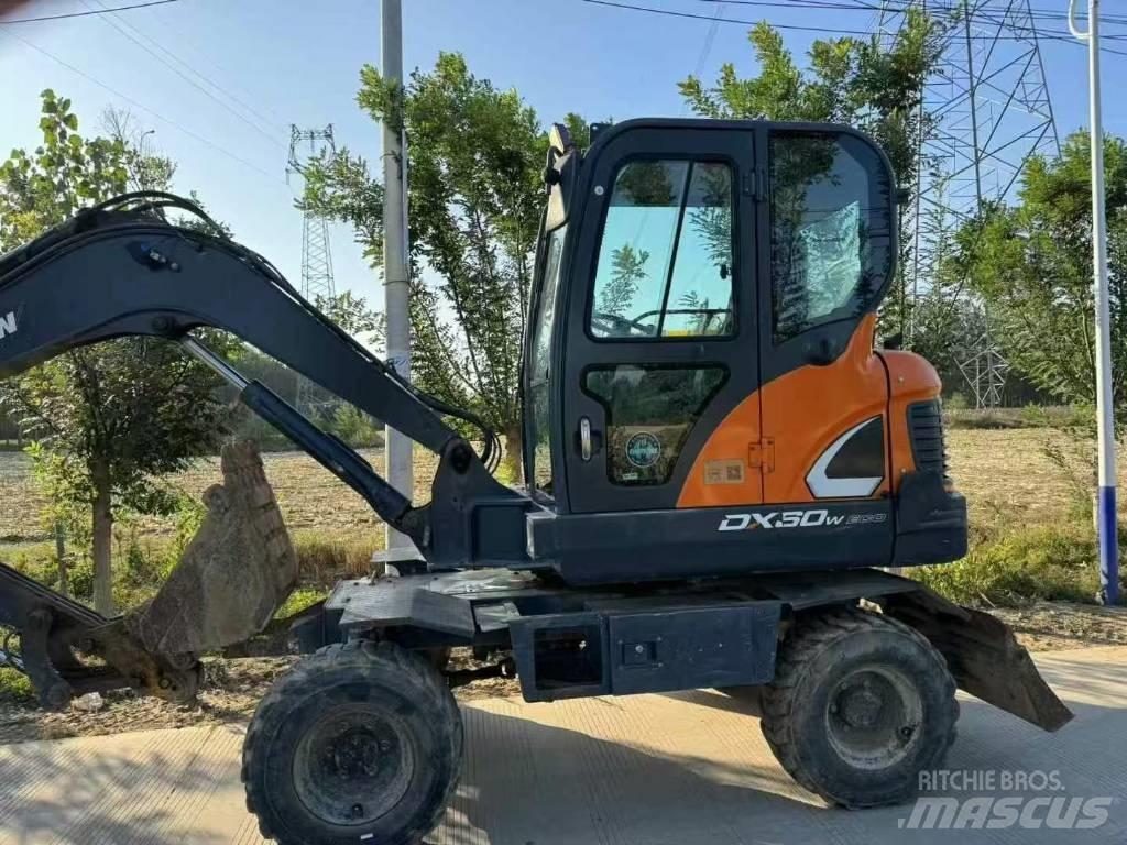 Doosan DX60W Bageri točkaši