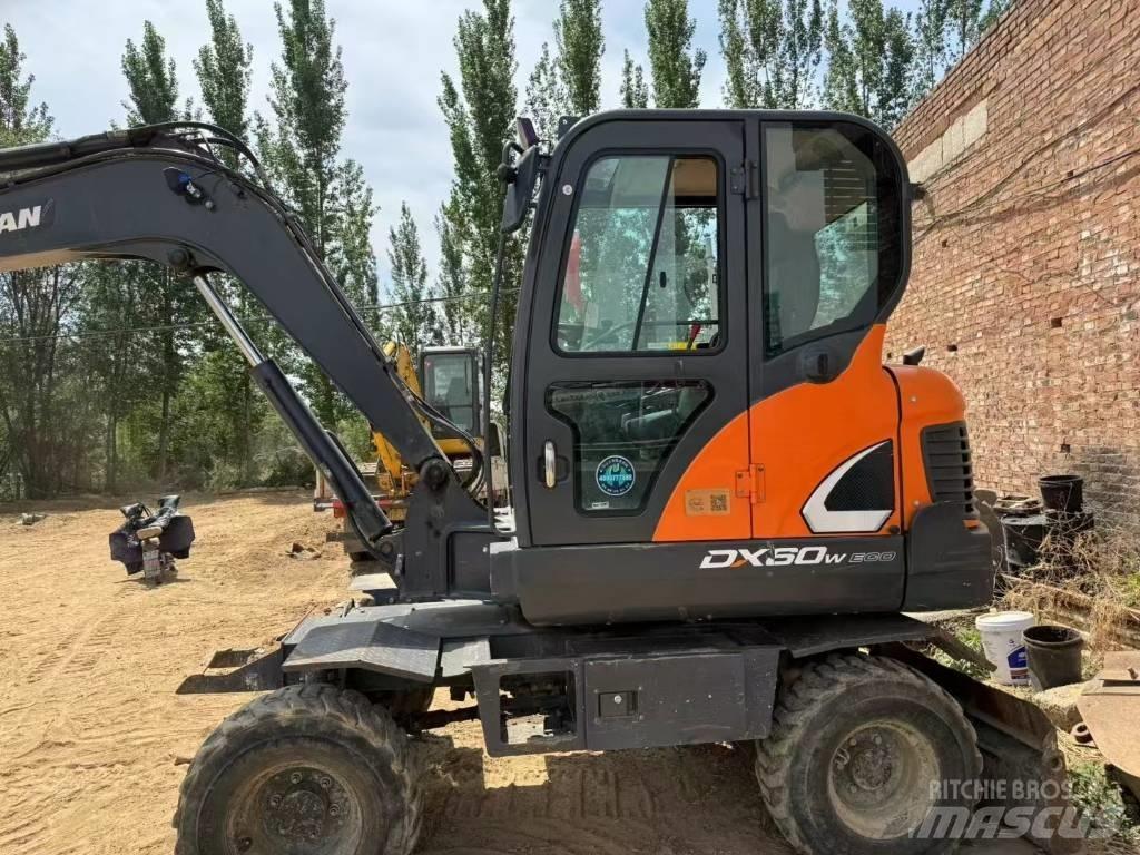 Doosan DX60W Bageri točkaši
