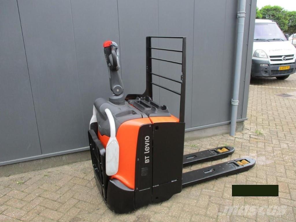 Toyota LPE200 Nisko podizni električni viljuškar sa stajalištom