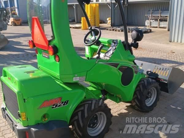 Avant 528 Skid steer mini utovarivači