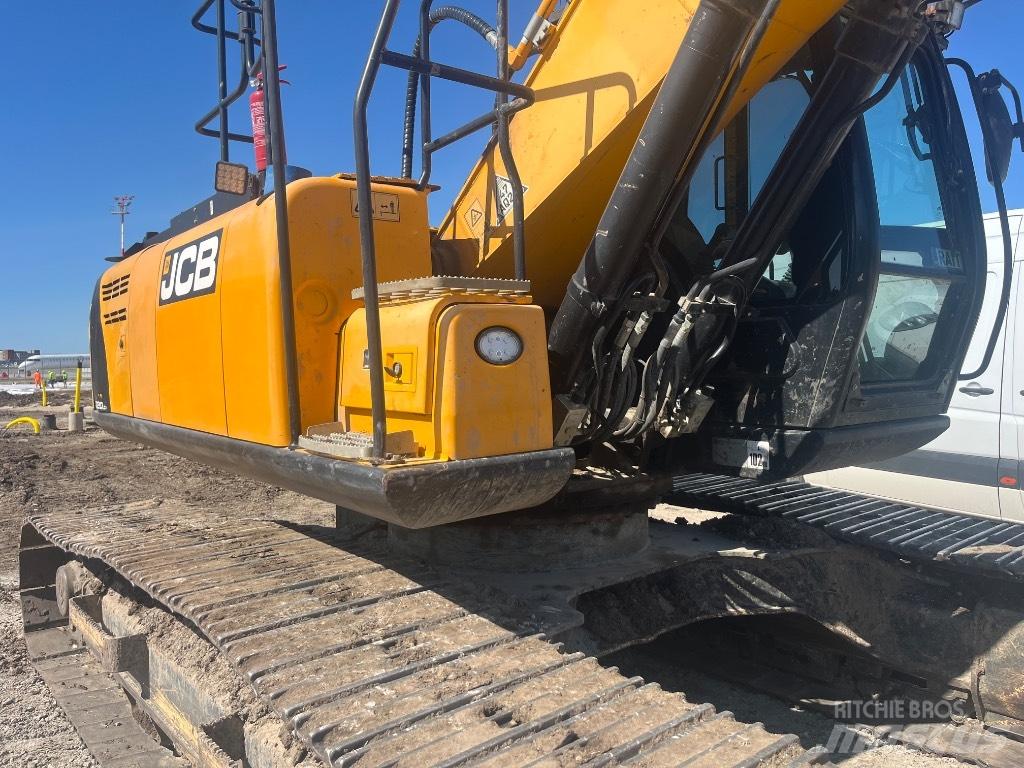 JCB JS 220 LC Bageri guseničari