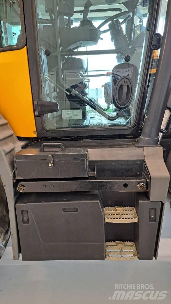 JCB Fastrac 4220 Traktori
