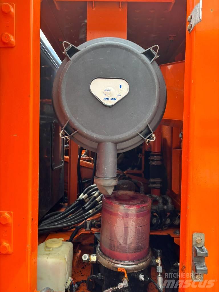 Doosan DX 225 LC-3 Bageri guseničari