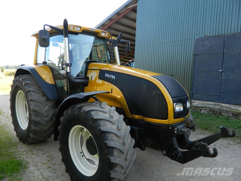 Valtra T 140 Traktori