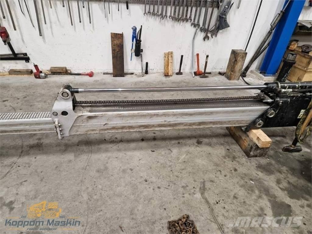 Komatsu 130F Combi Kranovi za debla