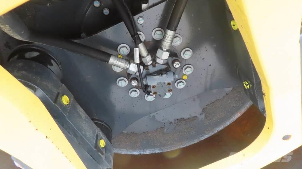 Bomag BW151 AD-5 Valjci sa duplim bubnjem