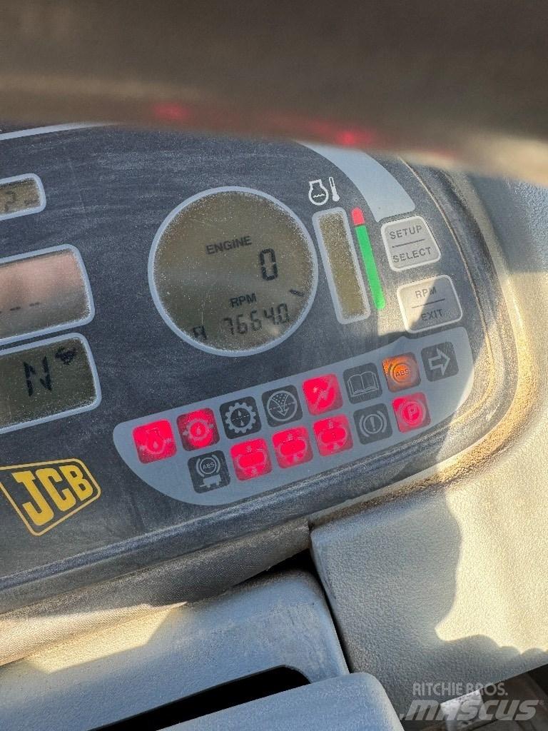 JCB Fastrac 3185 Traktori