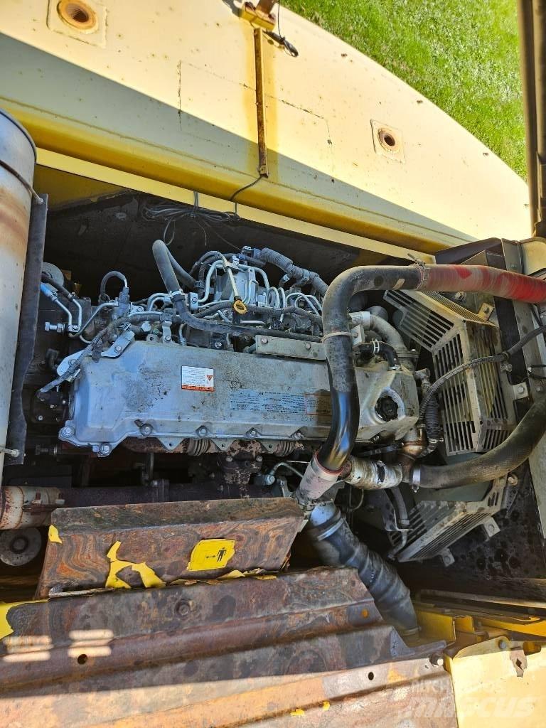 New Holland E 385 B Bageri guseničari