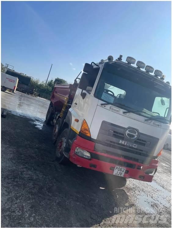 Hino 700 Series Kamioni sa kranom