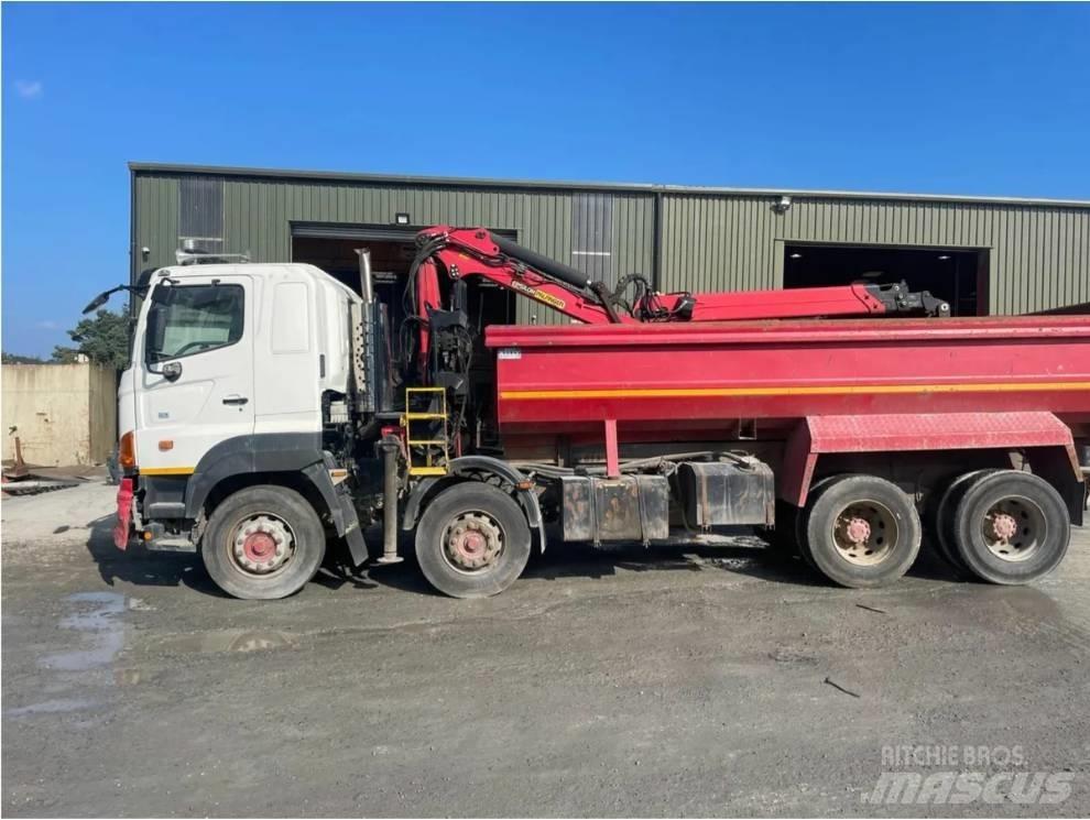 Hino 700 Series Kamioni sa kranom