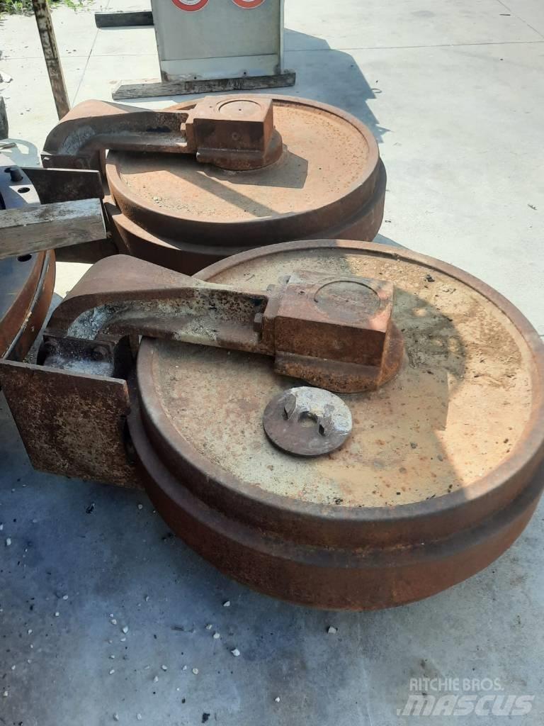 Hitachi EX 700 Gusenice za građevinarstvo