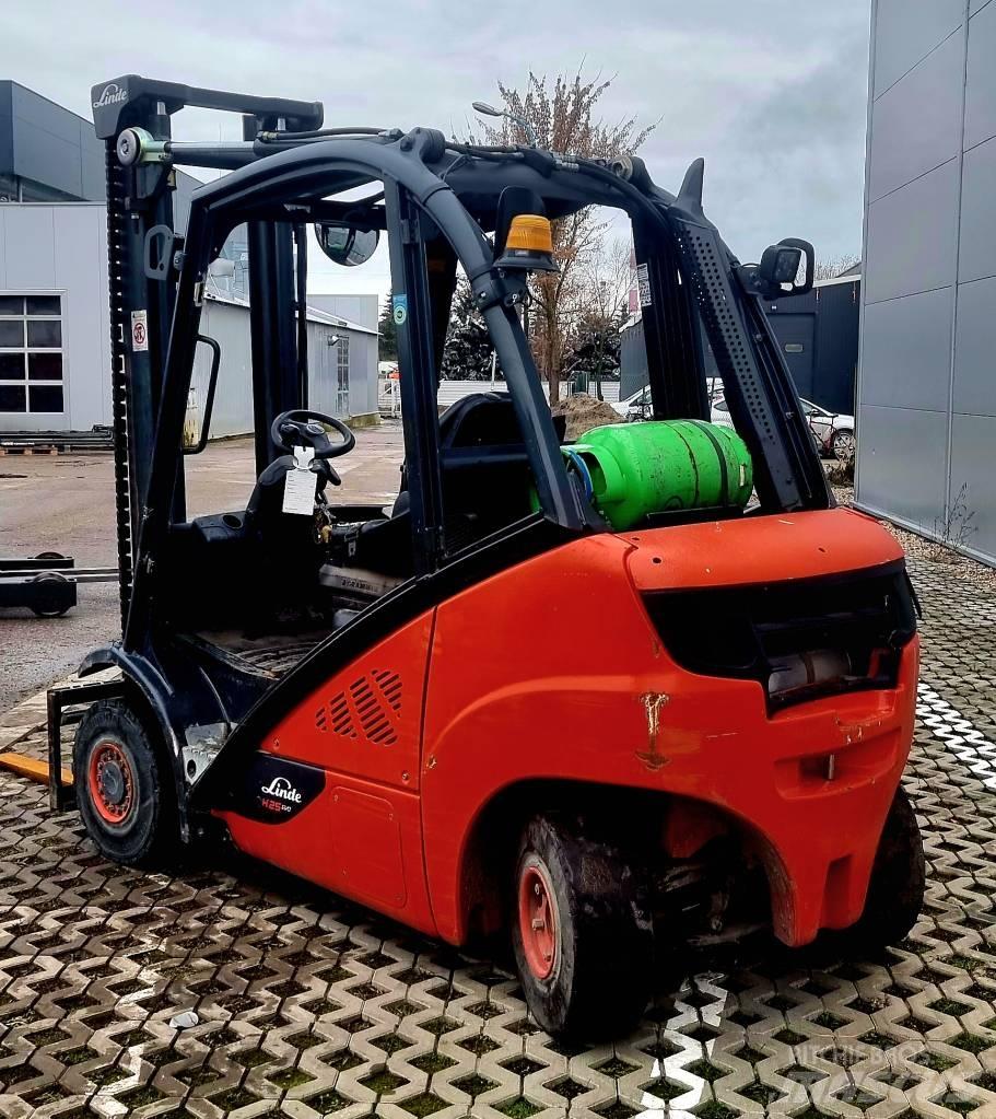 Linde H 25 T - 02 Plinski viljuškari
