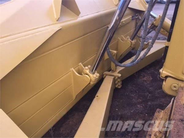 CAT D 6 R Buldožeri guseničari
