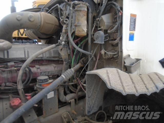 Mack CXU 613 Tegljači