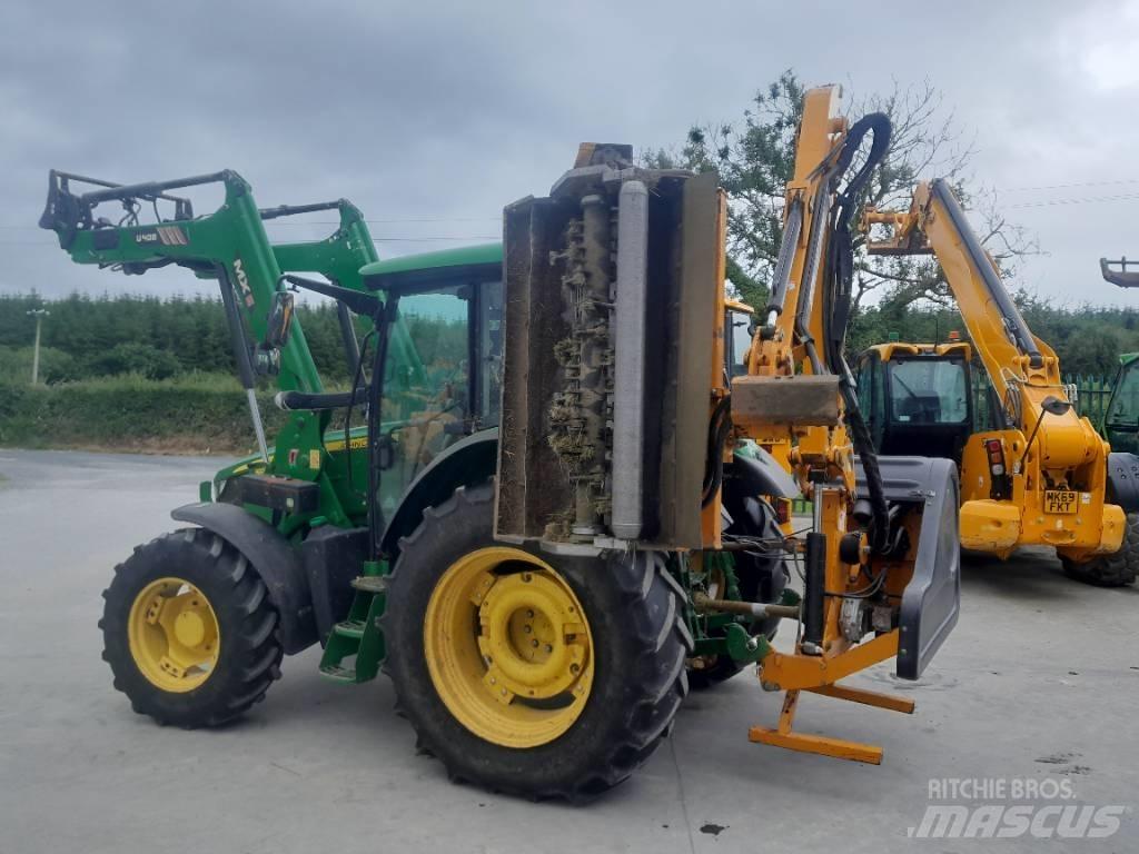 John Deere 5100 R Traktori