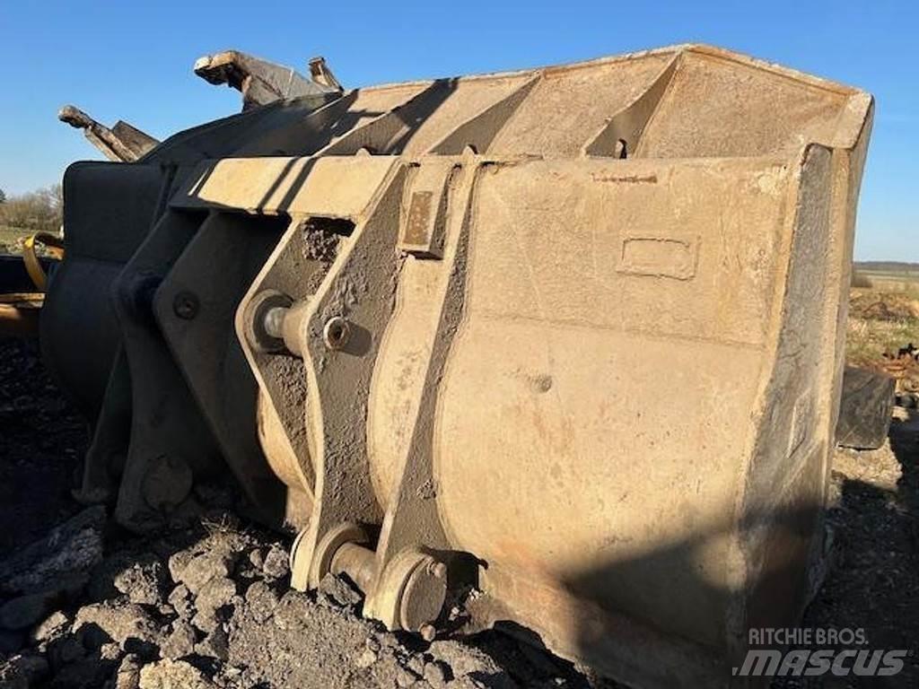 CAT 973D Kašike / Korpe
