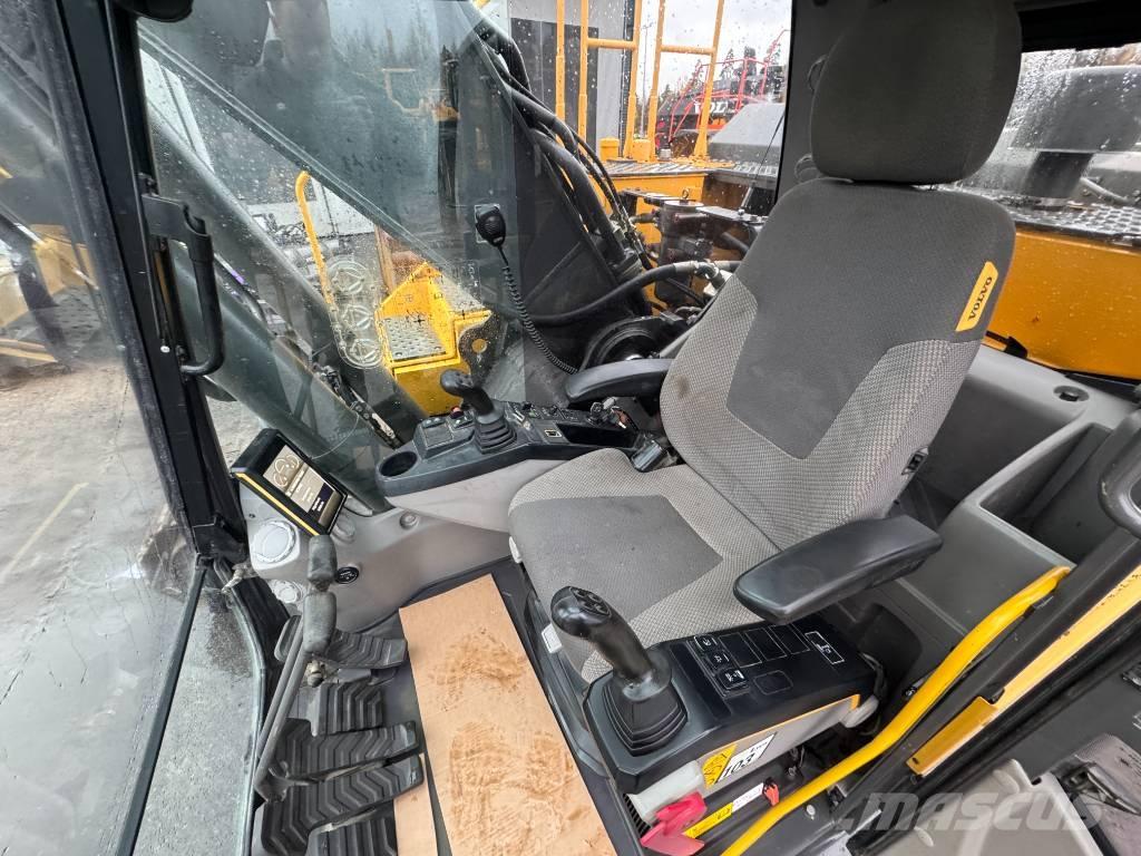 Volvo EC 300 E Bageri guseničari