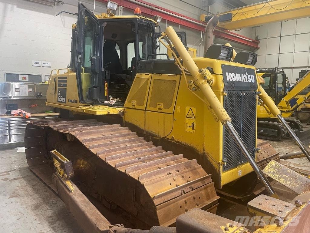 Komatsu D 65 PX-18 Buldožeri guseničari