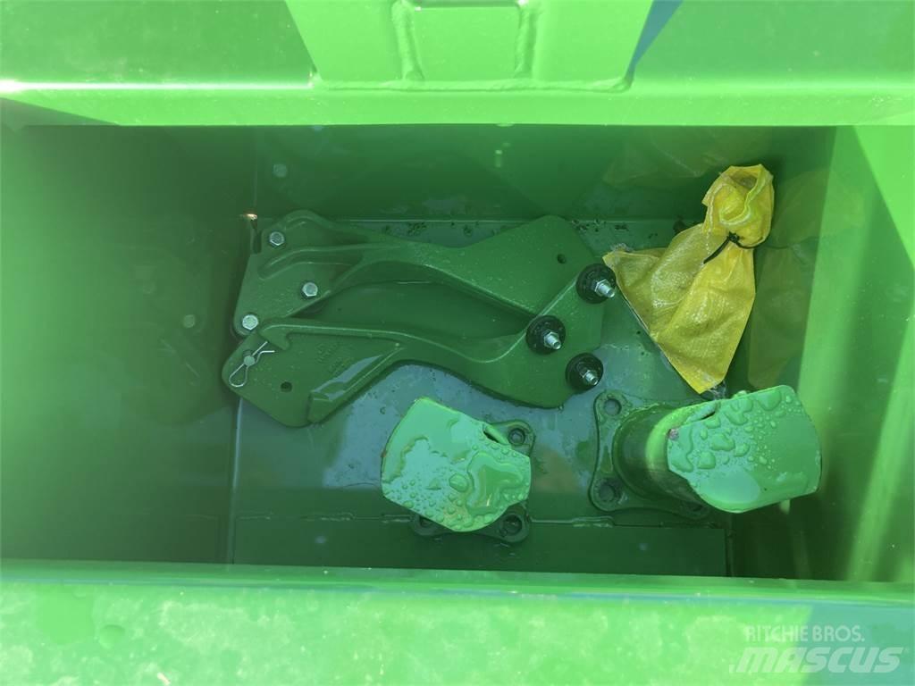 John Deere 320R Manji traktori