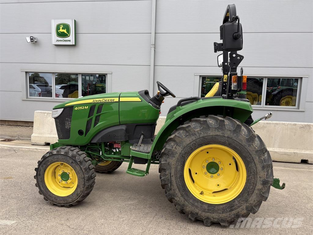 John Deere 4052M Manji traktori