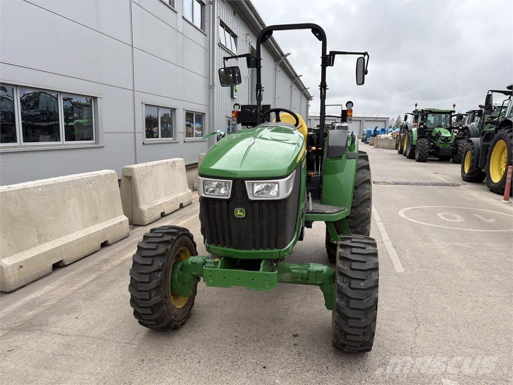 John Deere 4052M Manji traktori