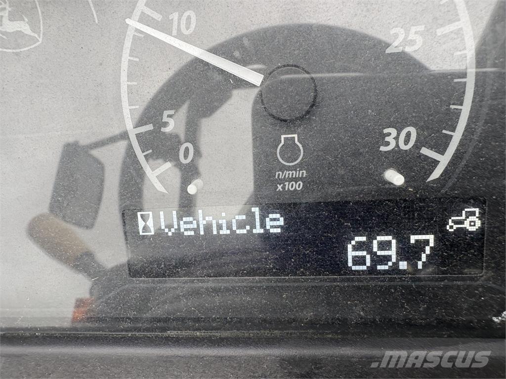 John Deere 4052M Manji traktori