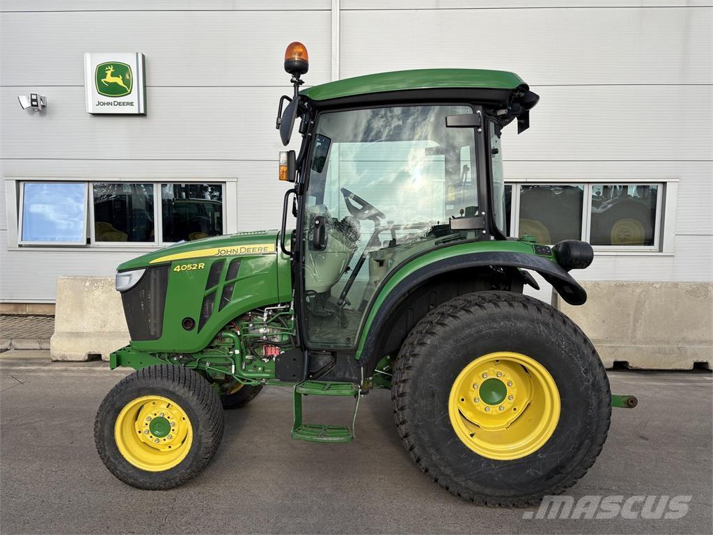 John Deere 4052R Manji traktori