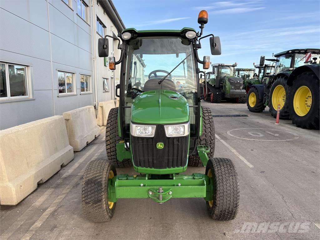 John Deere 4066R Manji traktori