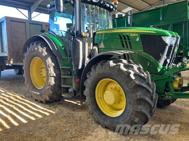 John Deere 6215R Traktori