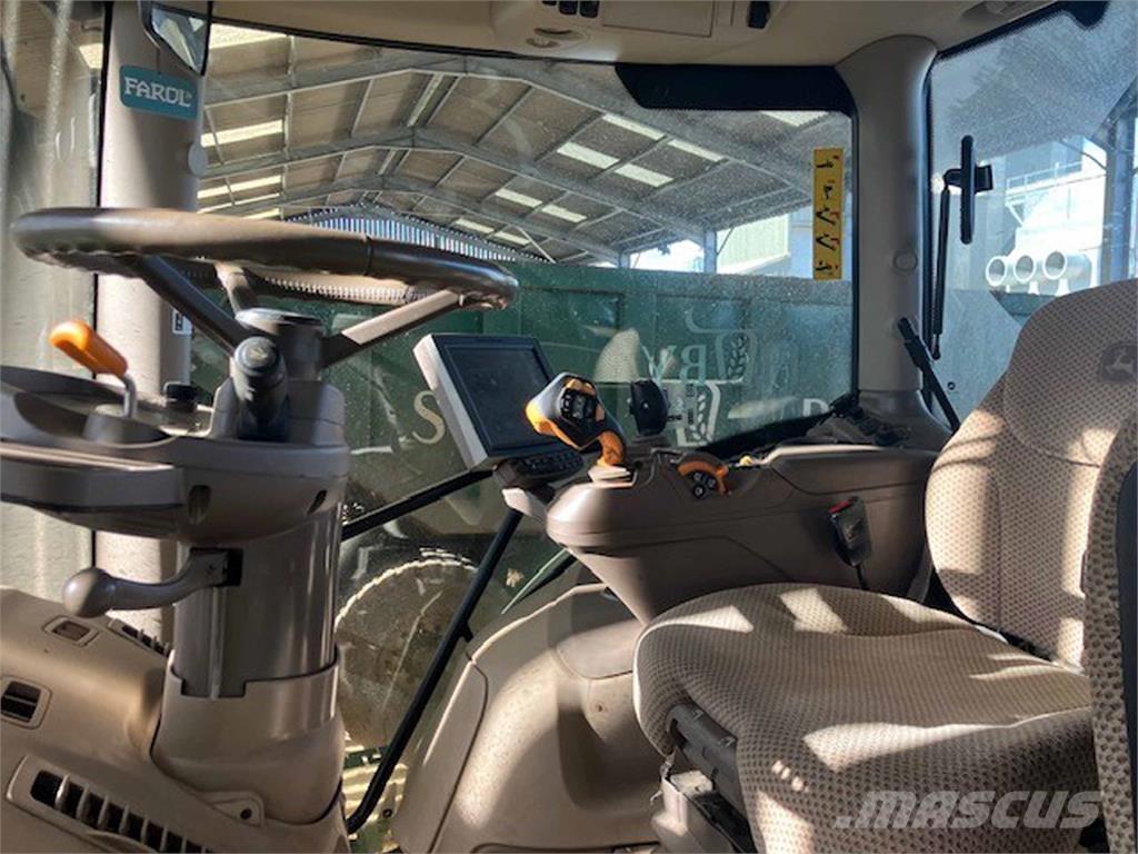 John Deere 6215R Traktori