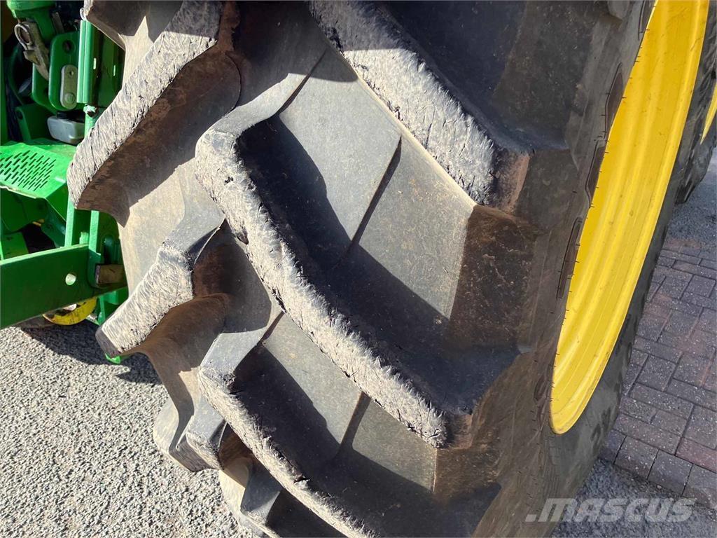 John Deere 6R 215 Traktori