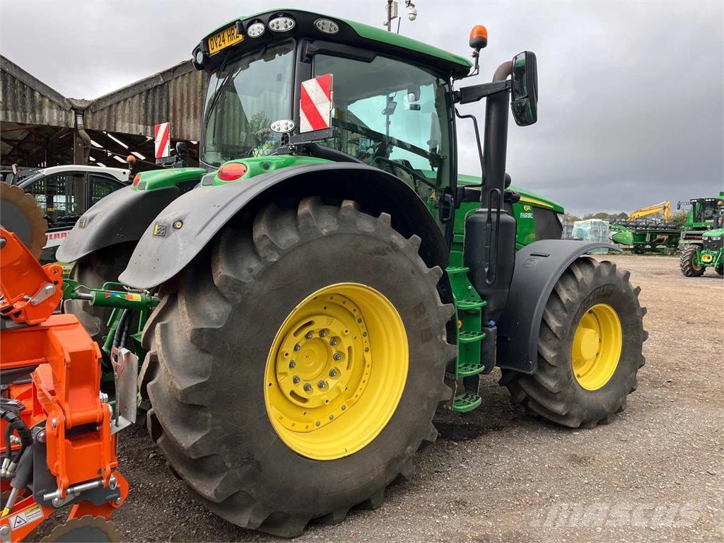 John Deere 6R 215 Traktori